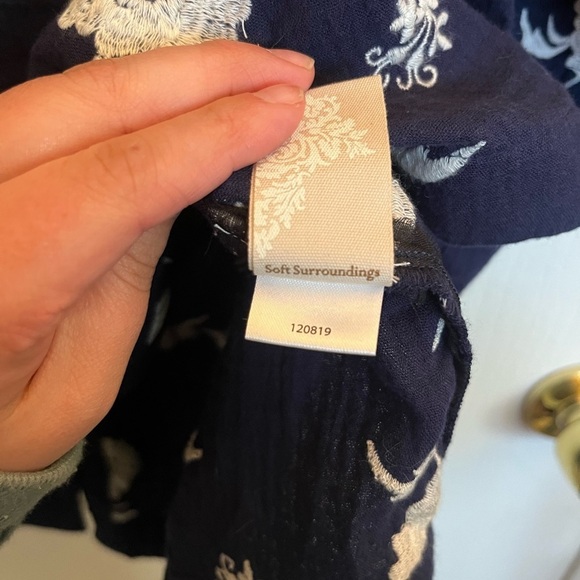 Soft Surroundings 1x Navy Blue With Embroidered Flower Blouse, Buttons On Back - Picture 10 of 11